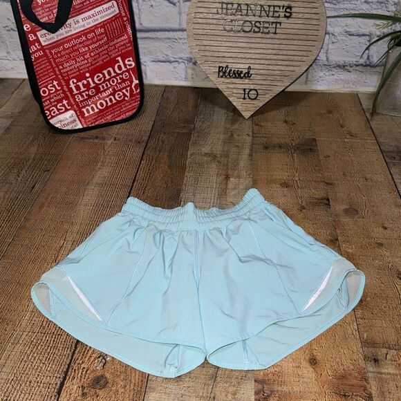 Lululemon Hotty Hot Short II (Long 4")
Ice Milk - Picture 2 of 14